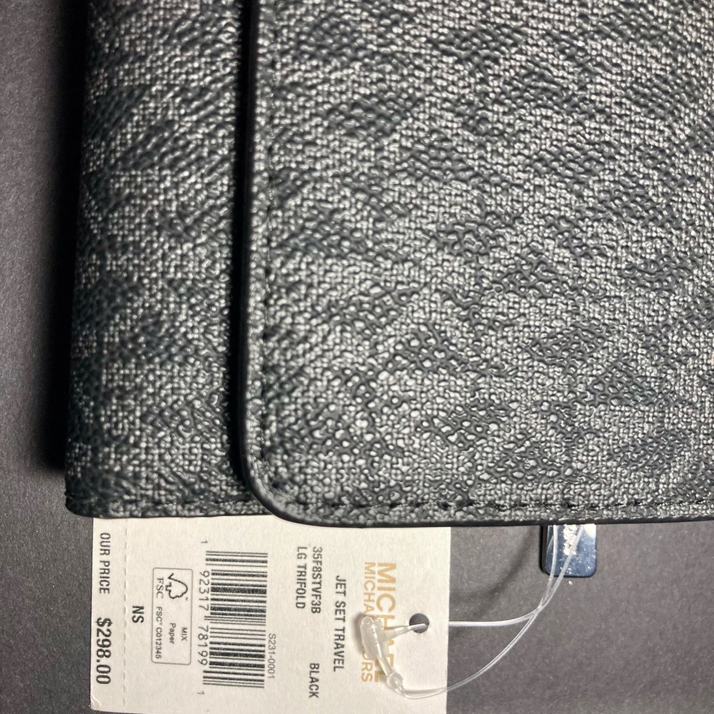 Michael Kors Large Logo Trifold Wallet Black - reduced price! - Picture 7 of 8